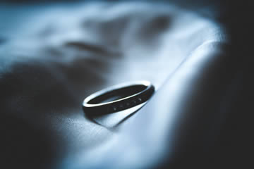 Cuál es el significado de soñar con anillo negro