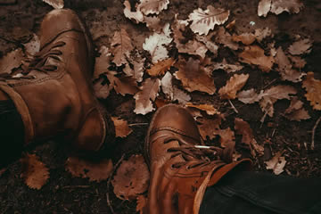 Soñar con botas marrones