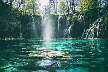 Qué significa soñar con cascada de agua cristalina