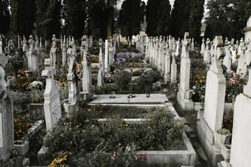 Qué significa soñar con cementerio y tumbas