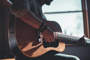 Qué significa soñar con tocar una guitarra