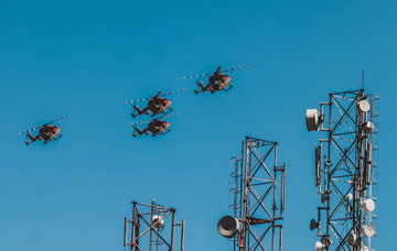 muchos helicópteros volando