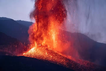 soñar con lava de volcán