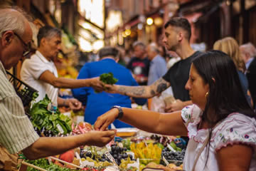 soñar en mercado con mucha gente