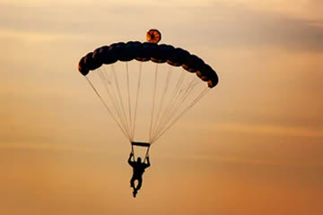 Qué significa soñar con volar en paracaídas