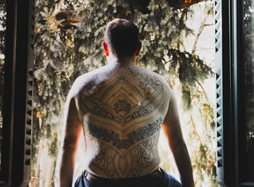 soñar con tatuaje en la espalda