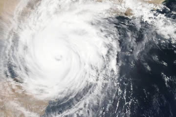 huracanes y tornados