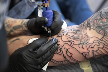 hacer un tatuaje