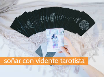 Soñar con vidente tarotista